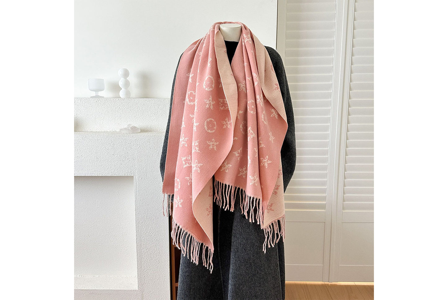 **Double-Sided Jacquard Tassel Scarf - Winter Warmth and Shawl Function**