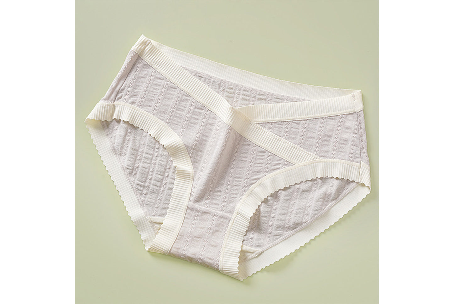 **Comfortable, Breathable, Low-Rise, Large-Size Seamless Maternity Briefs**