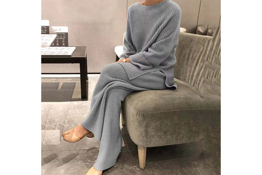 **Solid color long sleeved knitted casual two-piece set
