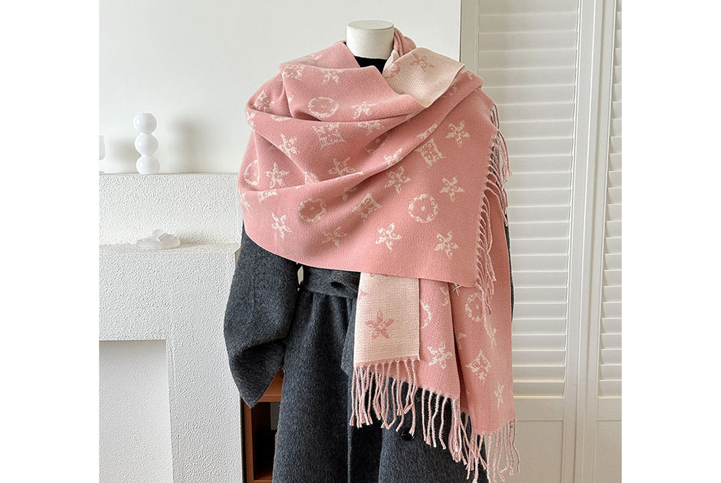 **Double-Sided Jacquard Tassel Scarf - Winter Warmth and Shawl Function**