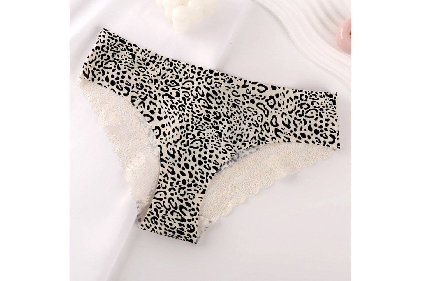 **Sexy Lace Breathable Women's Briefs**