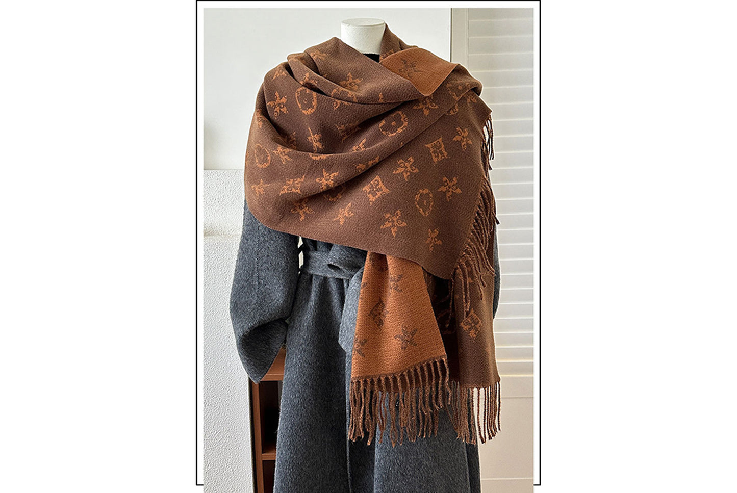 **Double-Sided Jacquard Tassel Scarf - Winter Warmth and Shawl Function**