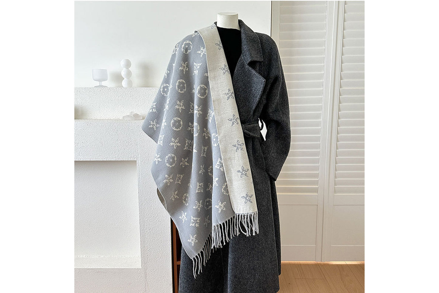 **Double-Sided Jacquard Tassel Scarf - Winter Warmth and Shawl Function**