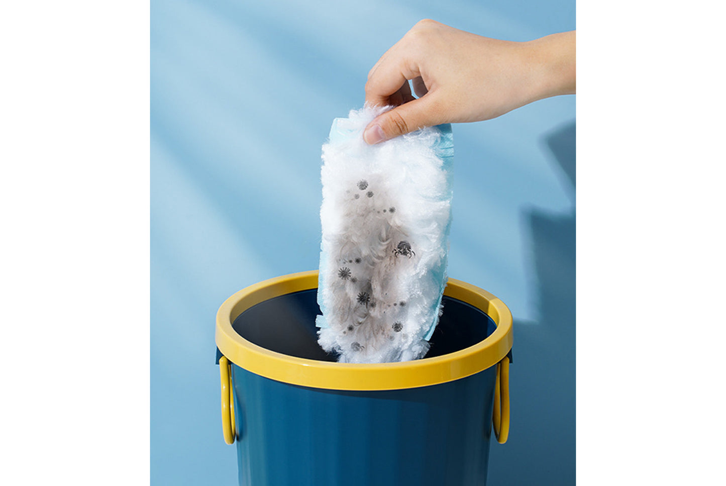 Household electrostatic duster