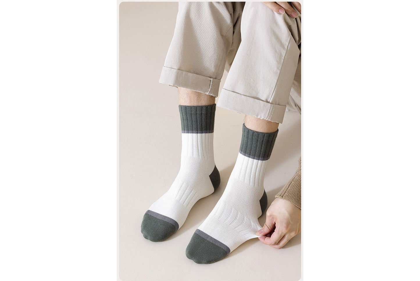 Color-Blocked Mid-Calf Sports Socks
