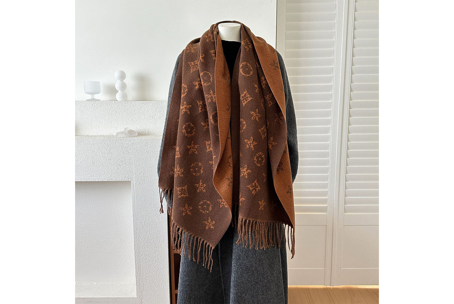 **Double-Sided Jacquard Tassel Scarf - Winter Warmth and Shawl Function**