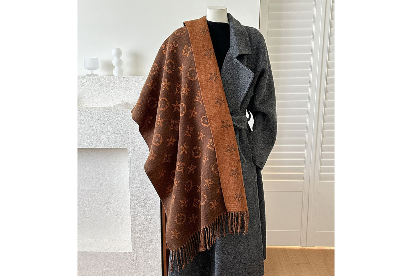 **Double-Sided Jacquard Tassel Scarf - Winter Warmth and Shawl Function**