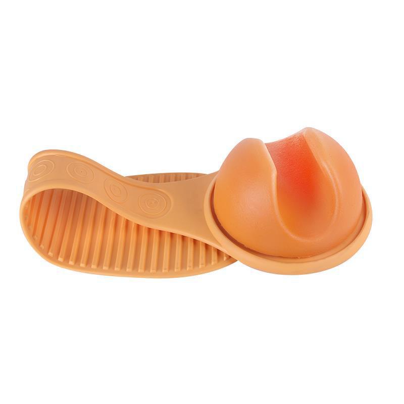 Hands-free silicone bottle holder for breastfeeding