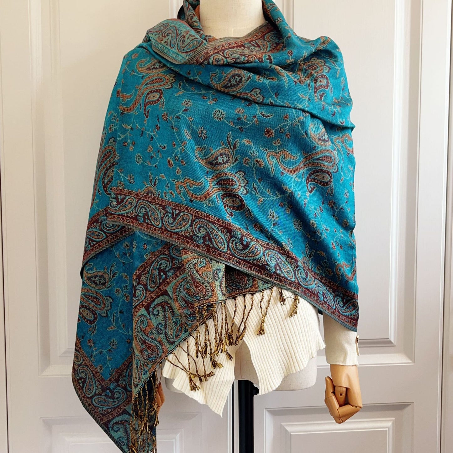 Travel wear  Women's scarf