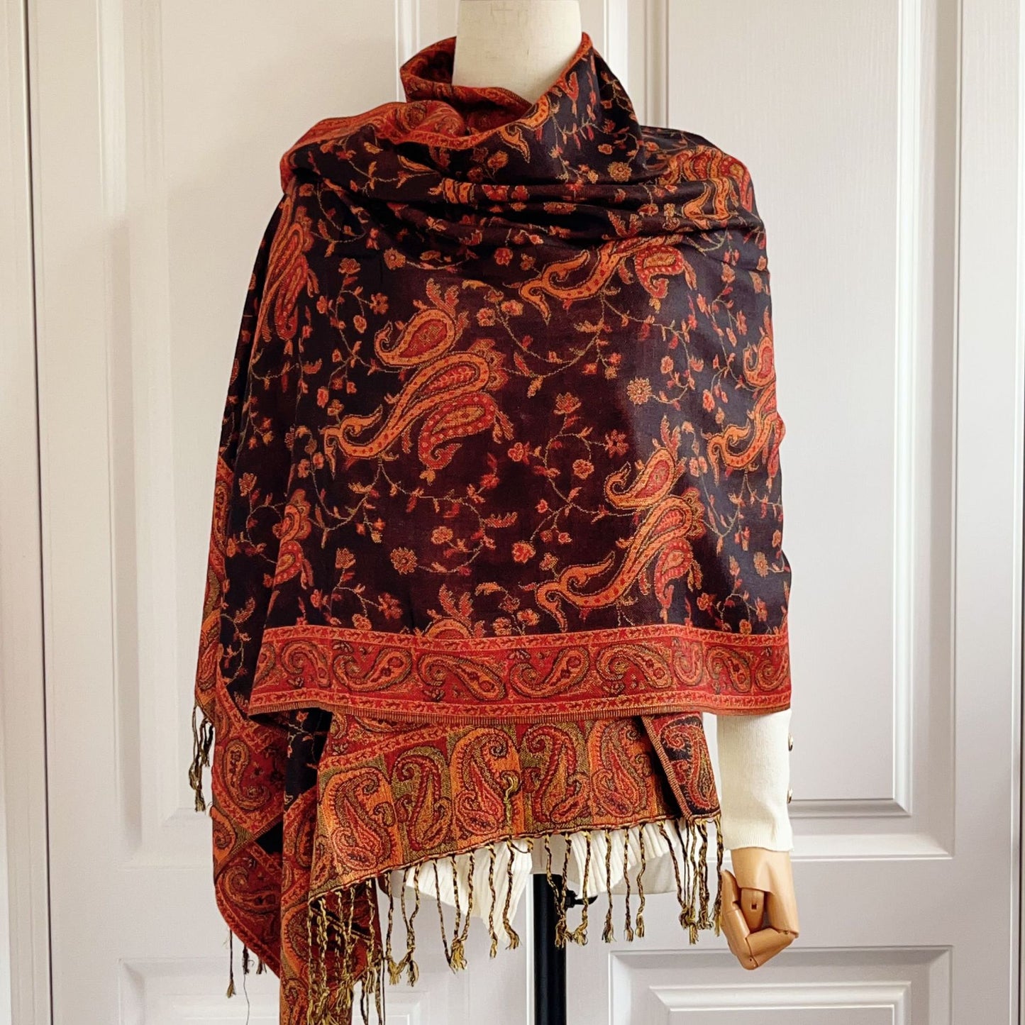 Travel wear  Women's scarf