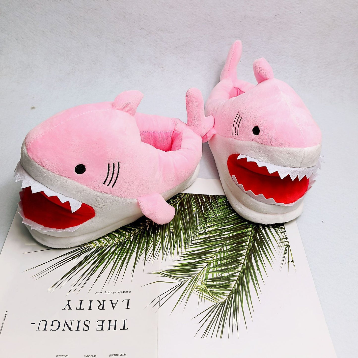 Three-dimensional shark slippers