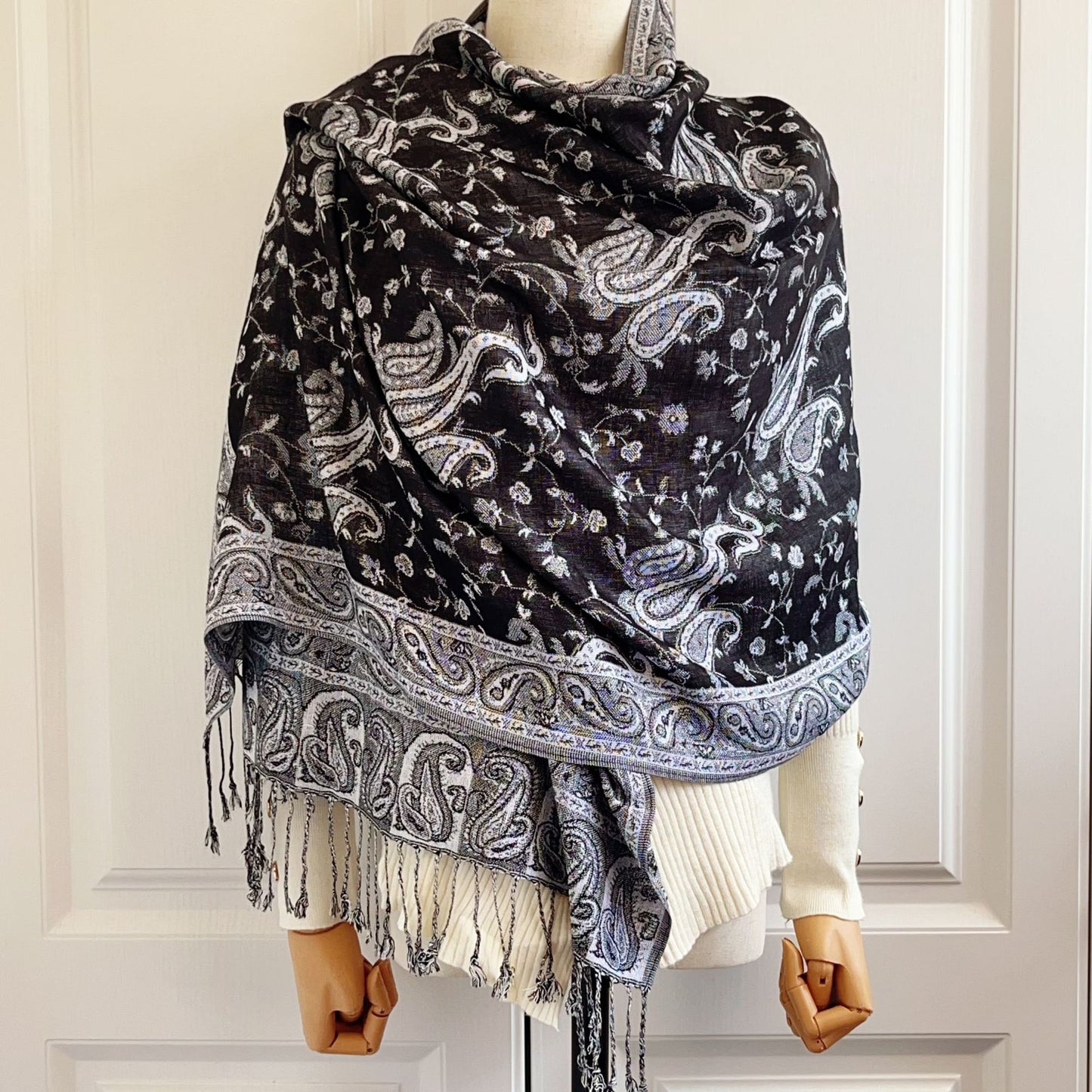 Travel wear  Women's scarf
