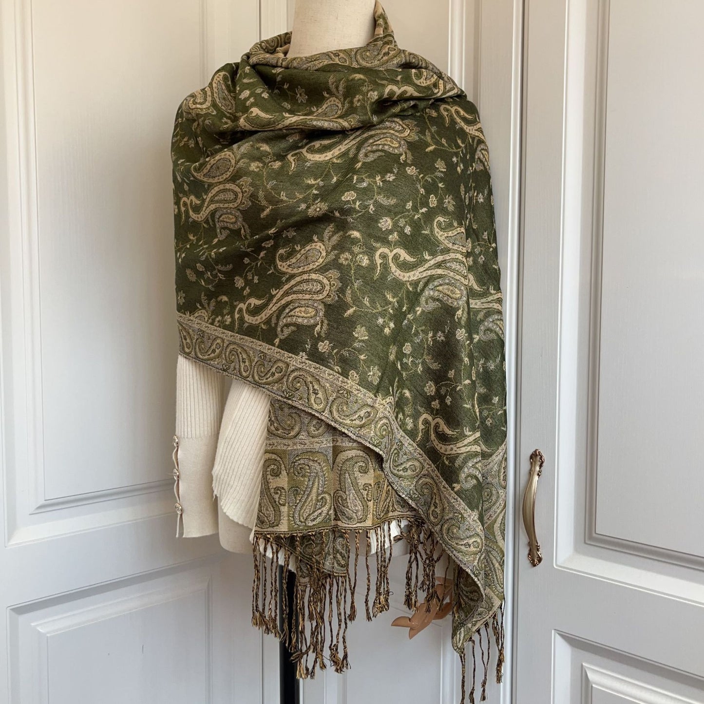 Travel wear  Women's scarf