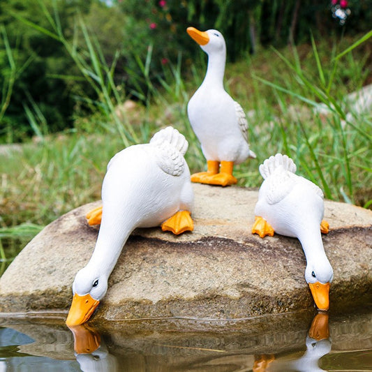 **Outdoor Simulated Water-Spraying Duck Resin Ornament**