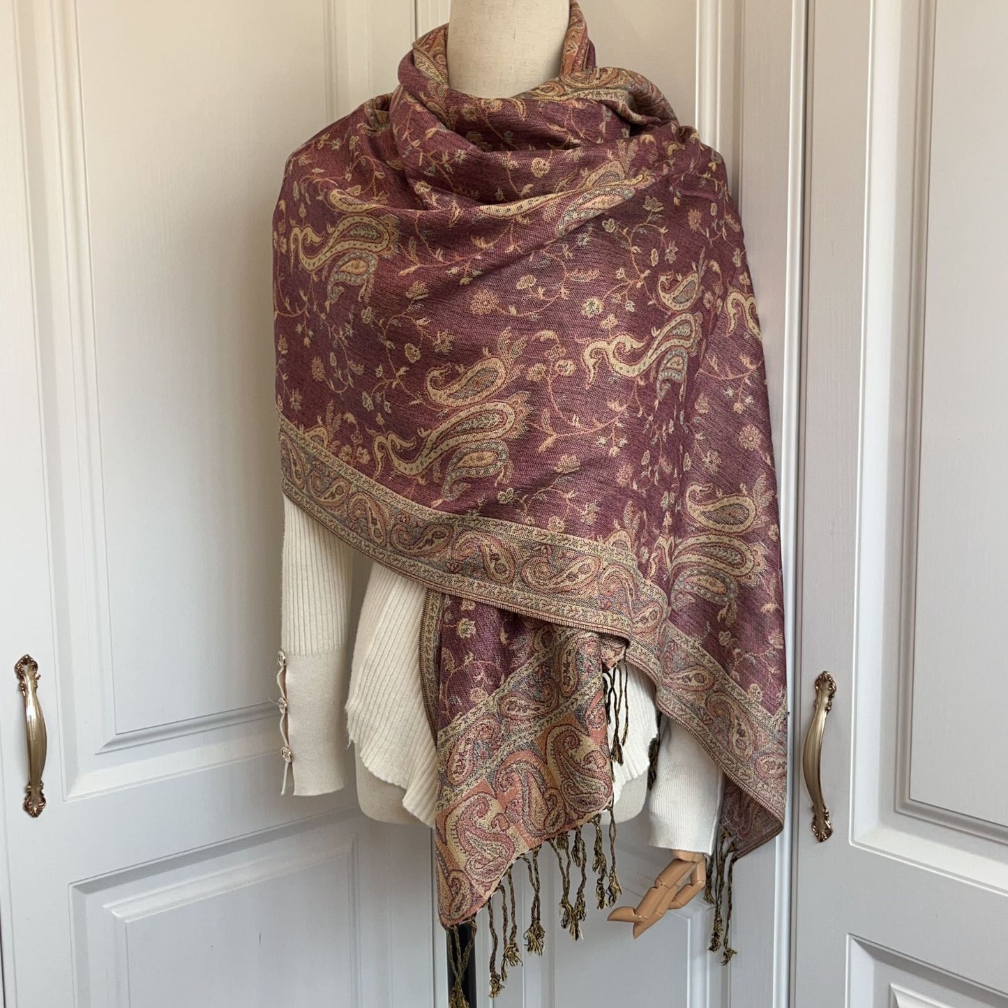Travel wear  Women's scarf