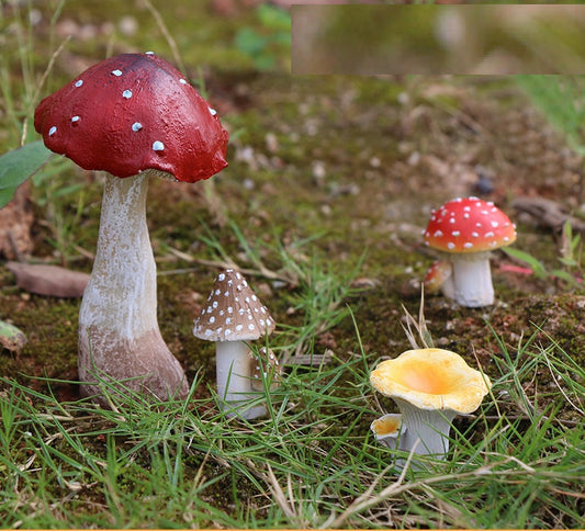 **Outdoor Garden Artificial Mushroom Decoration Set (4 Pieces)**