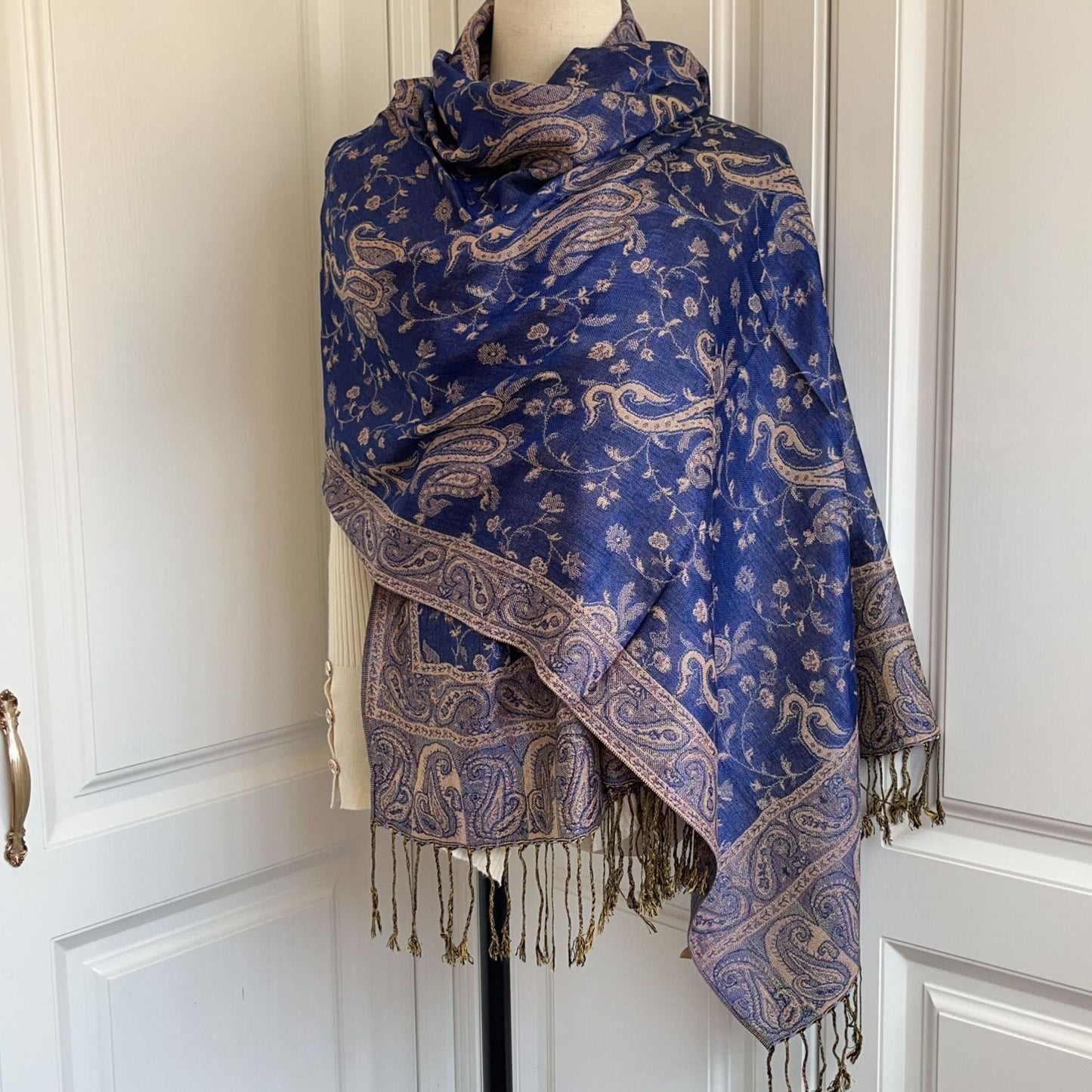 Travel wear  Women's scarf